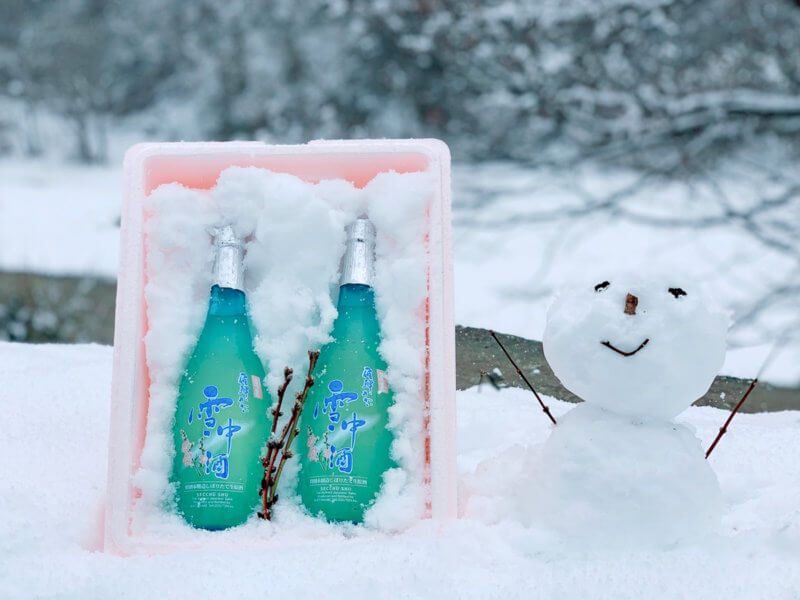 自然の雪を詰めて発送します