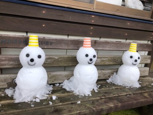 雪だるま3体